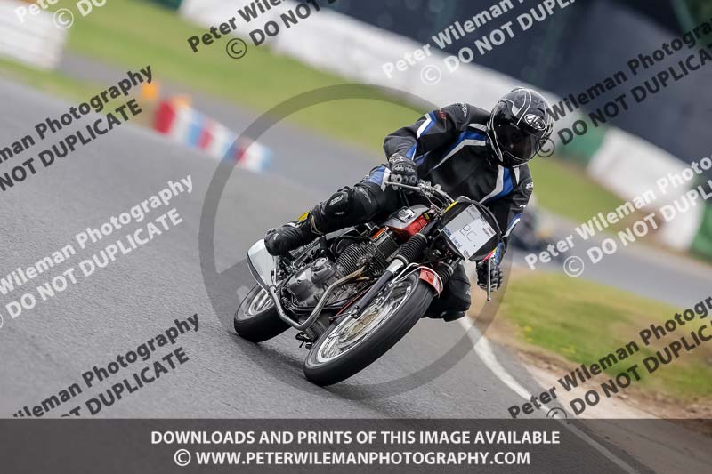 Vintage motorcycle club;eventdigitalimages;mallory park;mallory park trackday photographs;no limits trackdays;peter wileman photography;trackday digital images;trackday photos;vmcc festival 1000 bikes photographs